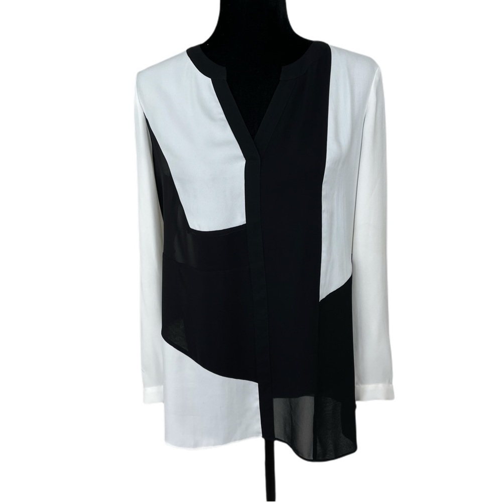 ✅ Chico’s Black Label Black White Cutout back Blouse